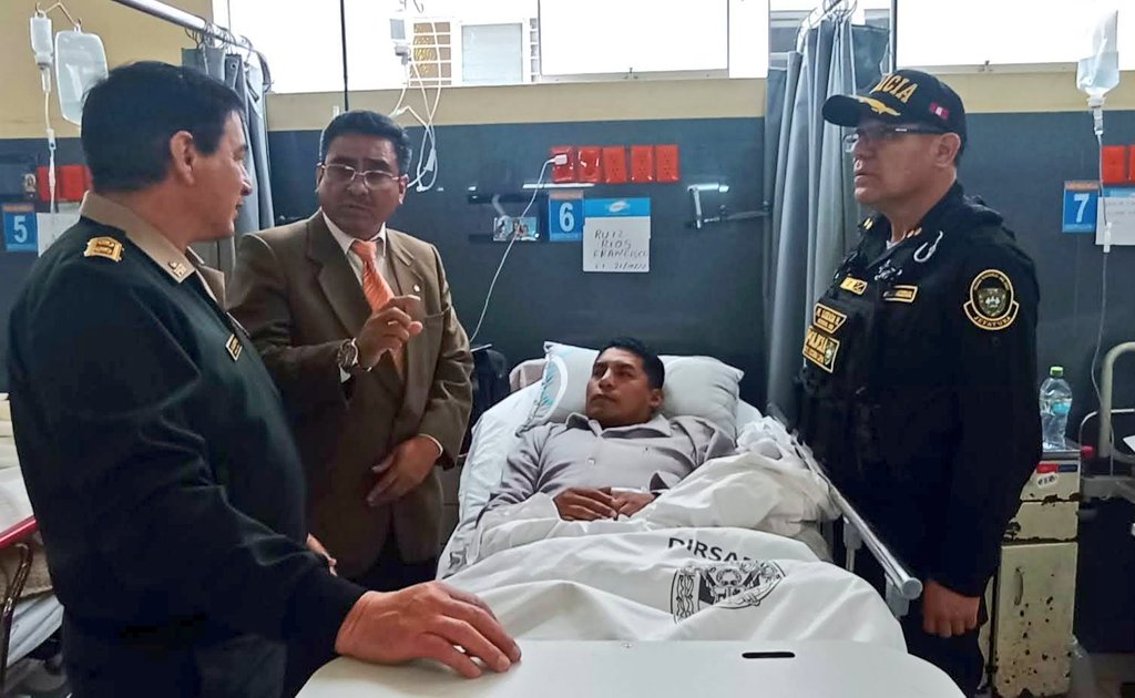 Ministro del Interior visita a valiente policía que se enfrentó a delincuentes en Chancay