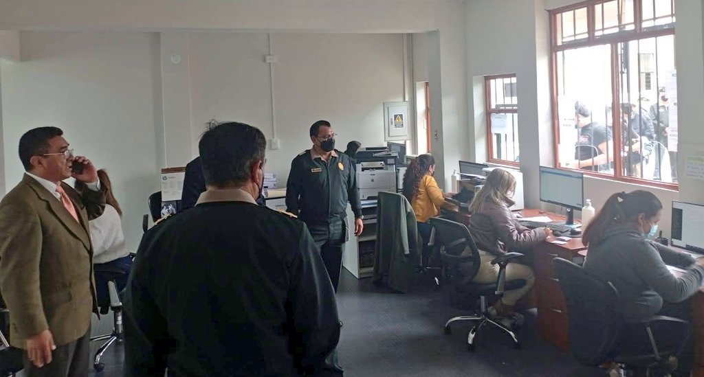 Ministro del Interior visita a valiente policía que se enfrentó a delincuentes en Chancay