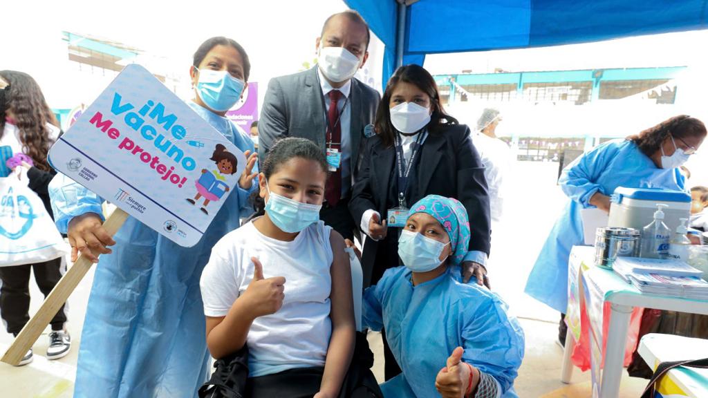 Minsa realizó la campaña de vacunación contra el virus del papiloma humano a niñas de la I. E. César Vallejo del Callao