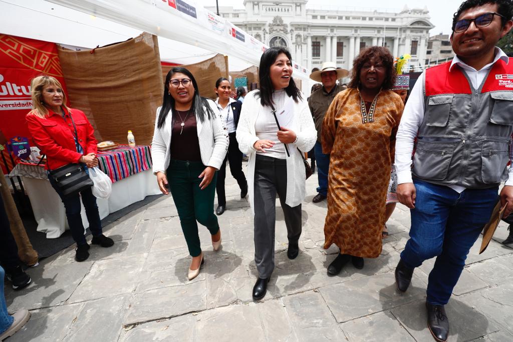 Betssy Chavez: “Vamos a trabajar para la creación del Instituto Nacional de Lenguas en el Perú”
