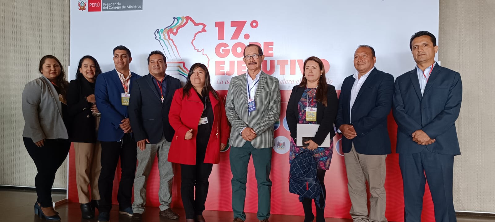 La comitiva estuvo conformada por el mandatario regional, la gerente general, Leslie Zevallos; el gerente regional de Infraestructura, César Panduro; el gerente regional de Desarrollo Económico, Ronald Acuña; el director regional de Transporte y Comunicaciones, Gunter Alonso Villacorta; el director regional de Educación, Ricardo Quevedo y la directora regional de Vivienda Construcción y Saneamiento, Cinthya Arévalo.