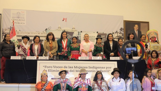 Autoridades y mujeres lideresas participantes del Foro "Voces de las mujeres indígenas por la eliminación del matrimonio infantil”
