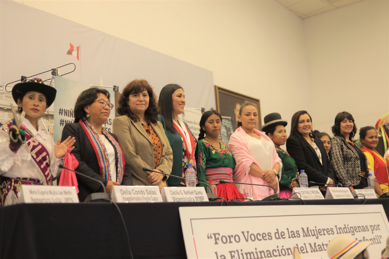 Autoridades y mujeres lideresas participantes del Foro "Voces de las mujeres indígenas por la eliminación del matrimonio infantil”