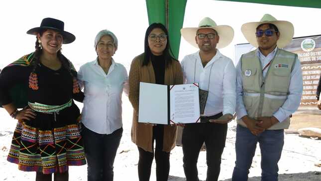 Arequipa: Ministra Betssy Chavez entregó Declaratoria como Patrimonio Cultural de la Nación al Paisaje Arqueológico Geoglifo Gross Munsa