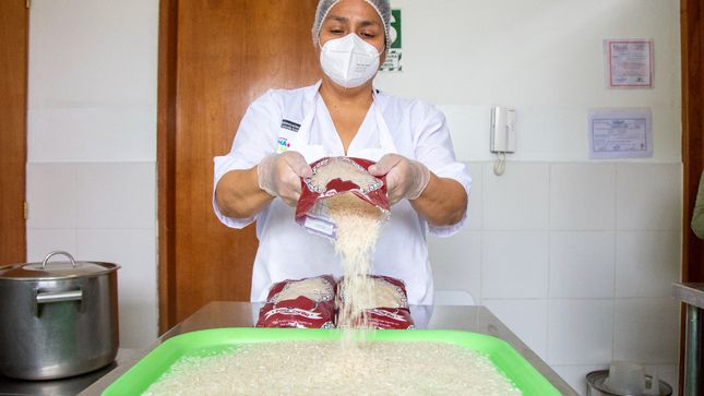Cocinando con Cuna Más arroz fortificado 