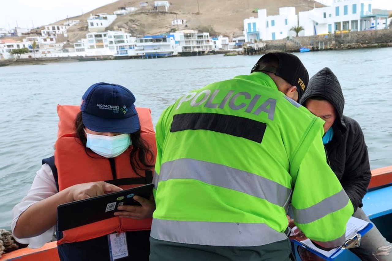 Policías y serenos intervienen muelle pesquero artesanal de Pucusana