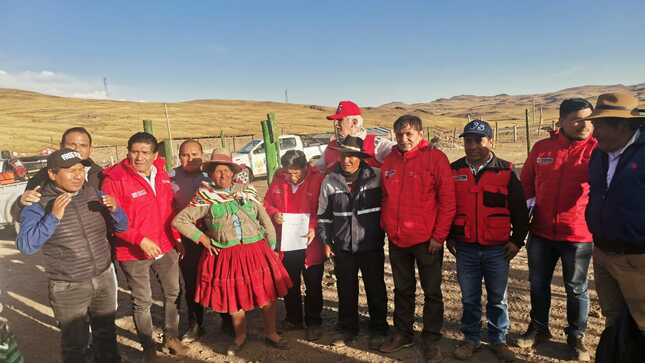 Culmina con éxito reunión con comunidades del distrito de Ocoruro en relación a la obra "Carretera Negromayo Yauri-San Genaro"