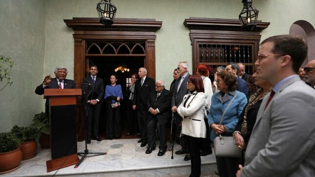 Funcionarios de la Municipalidad de Lima inauguran Casa de la Cultura.