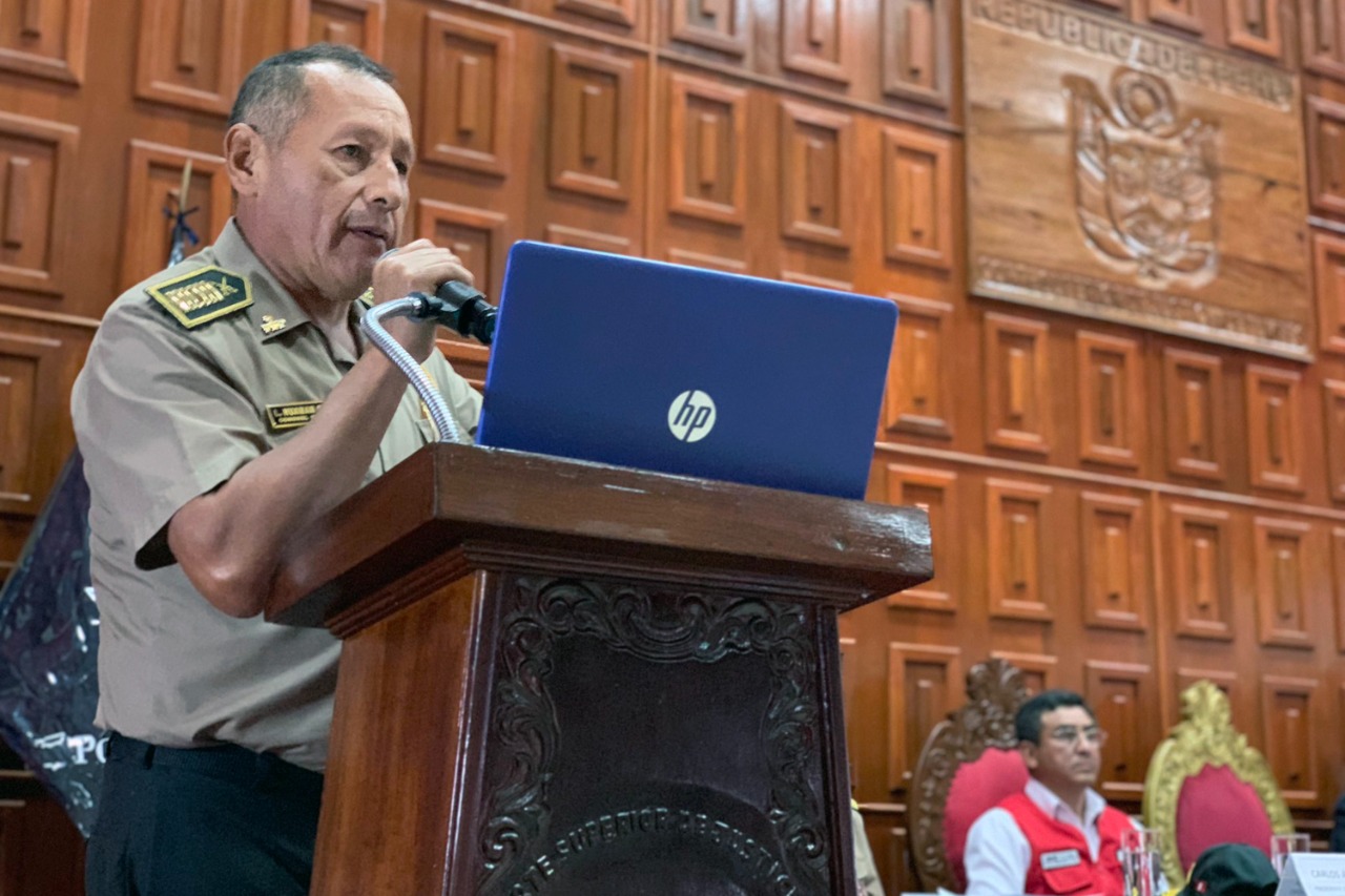 Con el objetivo de supervisar el trabajo e implementar mejoras que permitan potenciar la labor del personal policial, el ministro del Interior, Willy Huerta Olivas, realizó hoy una visita de inspección a las comisarías y puestos de vigilancia en el distrito de Papayal, provincia de Zarumilla, región Tumbes, en la frontera con Ecuador
