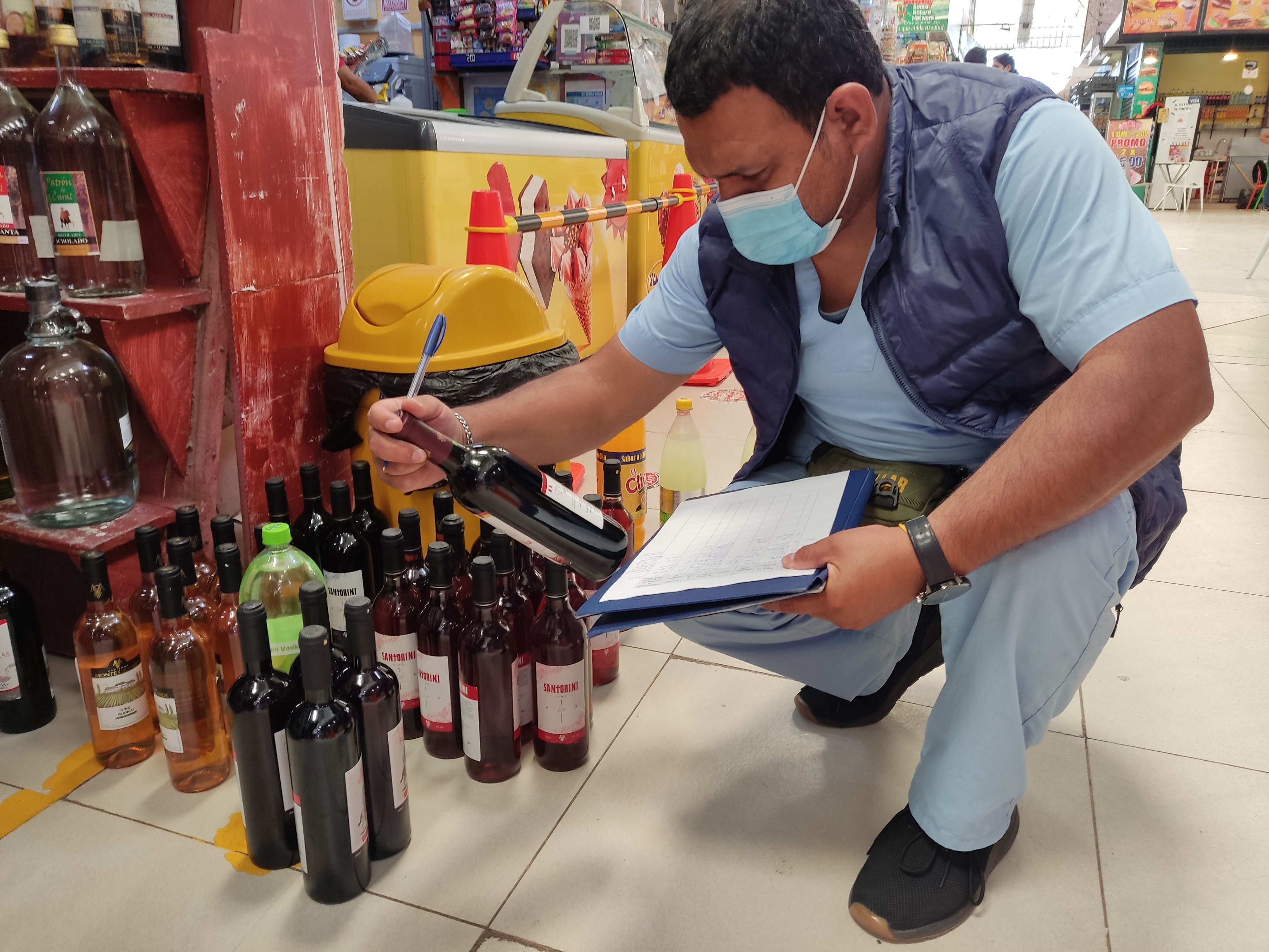 Diris Lima Sur a través de mesa demostrativa advirtió sobre riesgo de comprar golosinas, bebidas alcohólicas y juguetes sin garantía