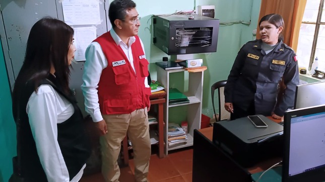 Ministro Huerta supervisa comisaría y puestos de vigilancia en frontera con Ecuador