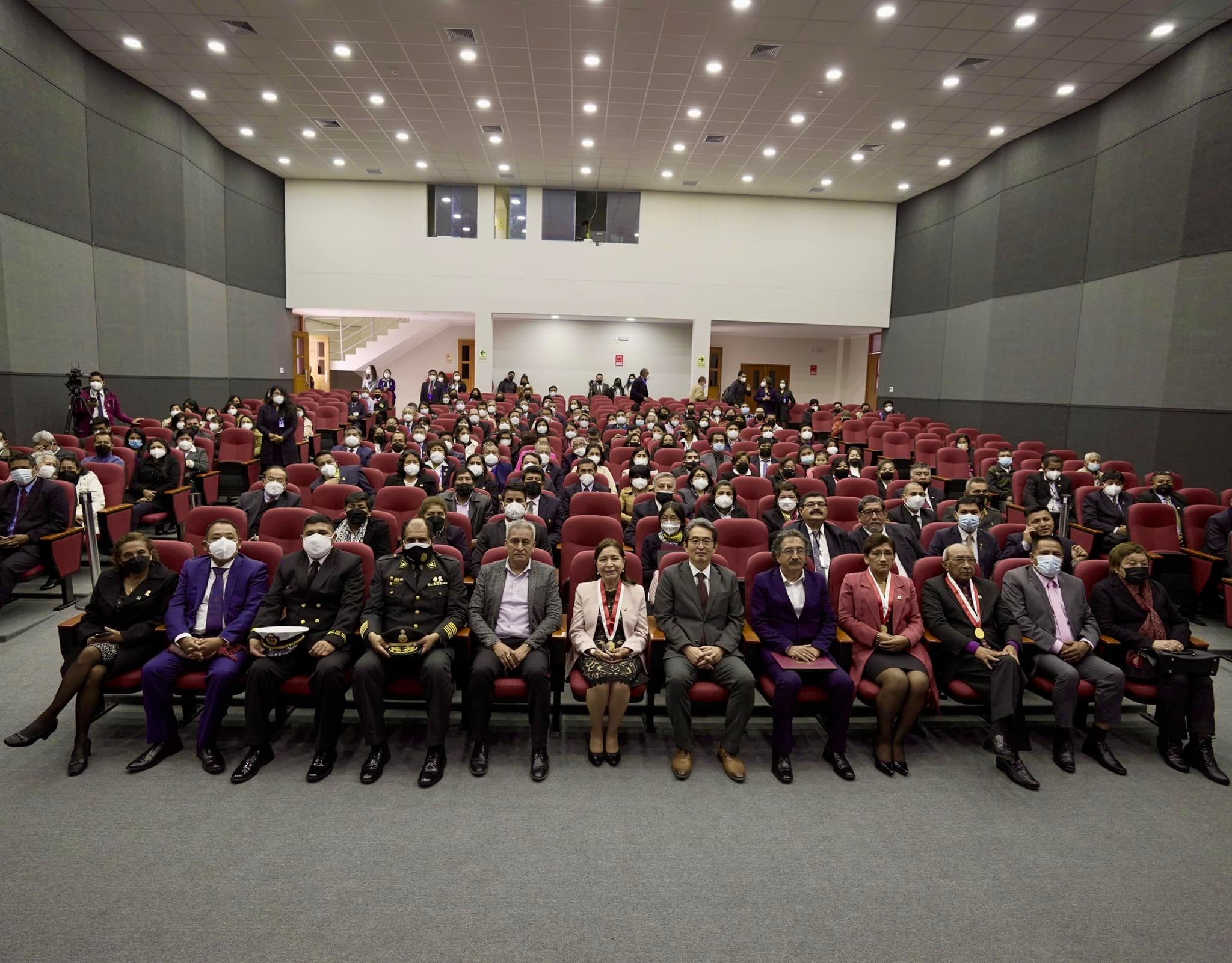 Alcalde y regidores provinciales participan de ceremonia de inauguración en la UNAB