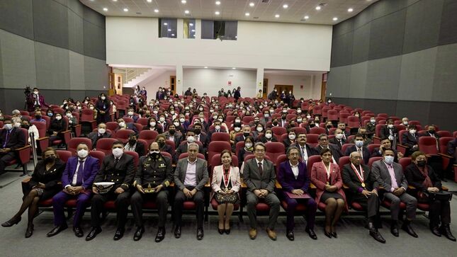Alcalde y regidores provinciales participan de ceremonia de inauguración en la UNAB