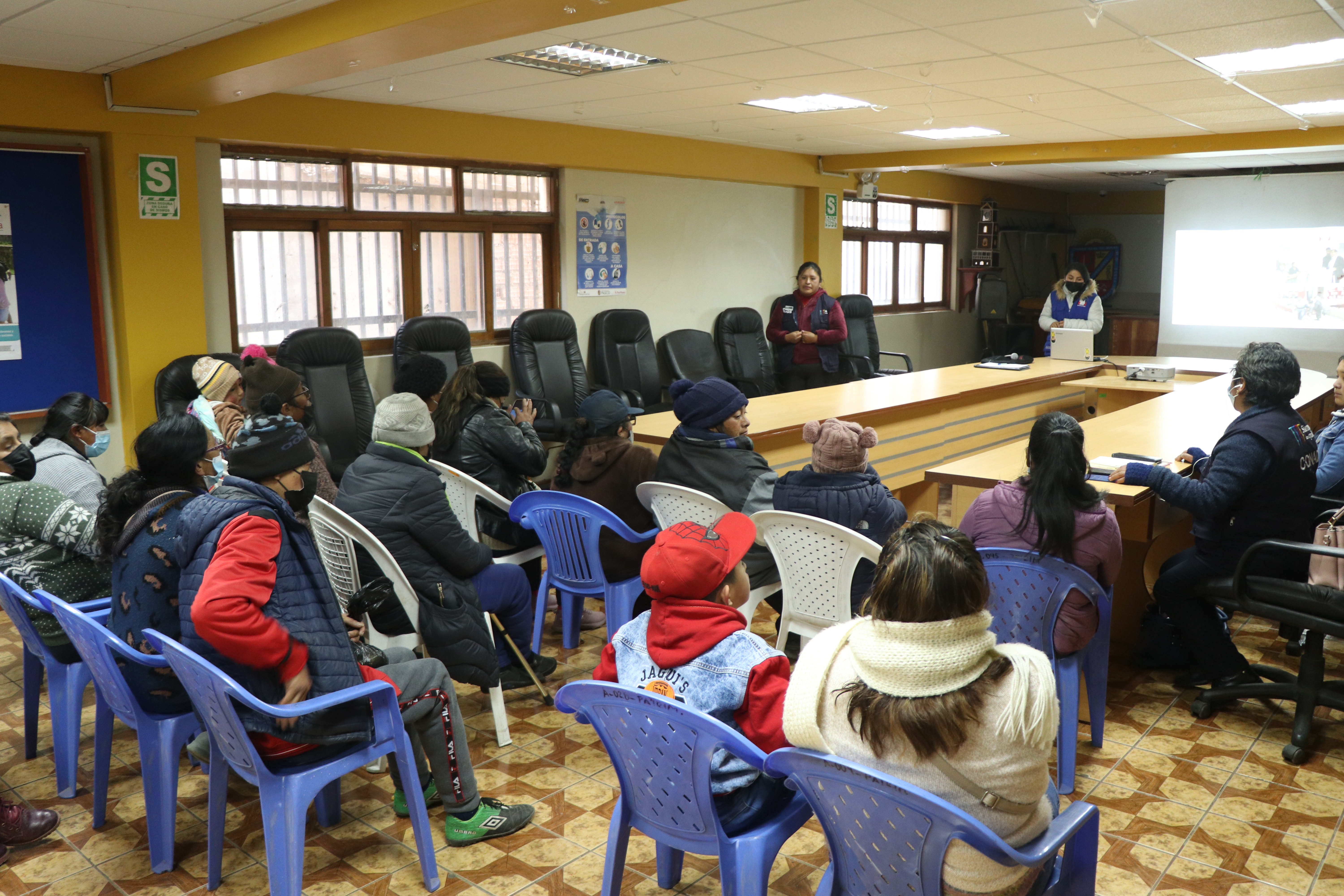 Participación de las personas con discapacidad de la charla informativa.