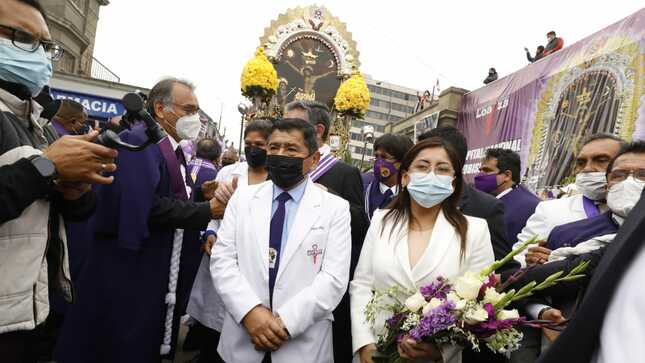 Ministra de Salud participó en ceremonia de homenaje a la imagen del Señor de los Milagros en el hospital Loayza