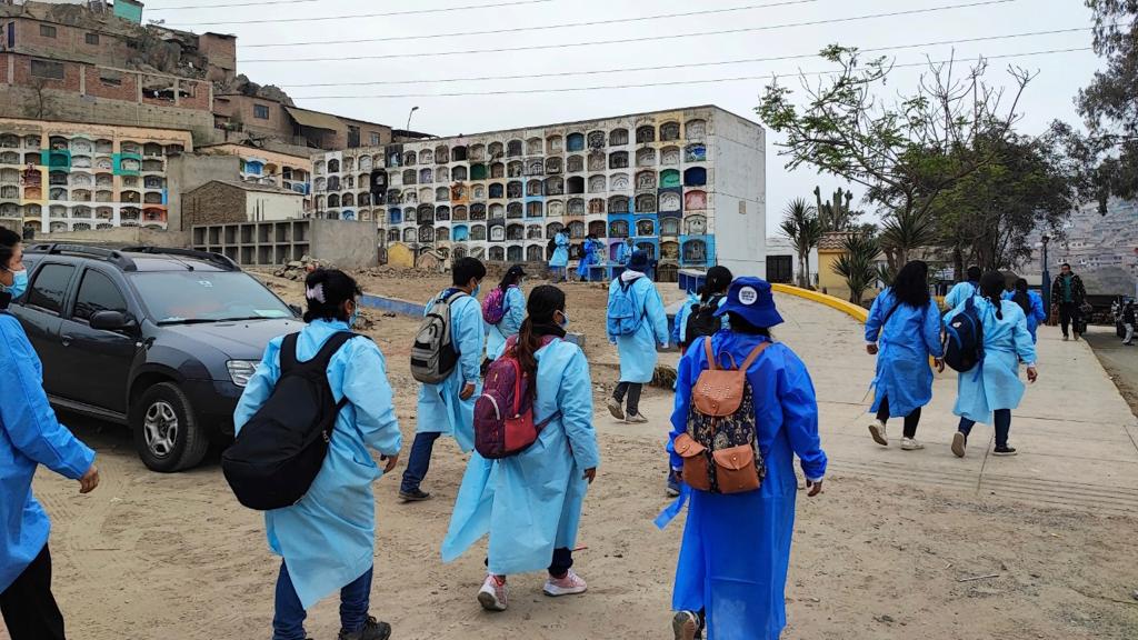 Lima sur especialistas de salud ambiental intervienen el cementerio de Nueva Esperanza