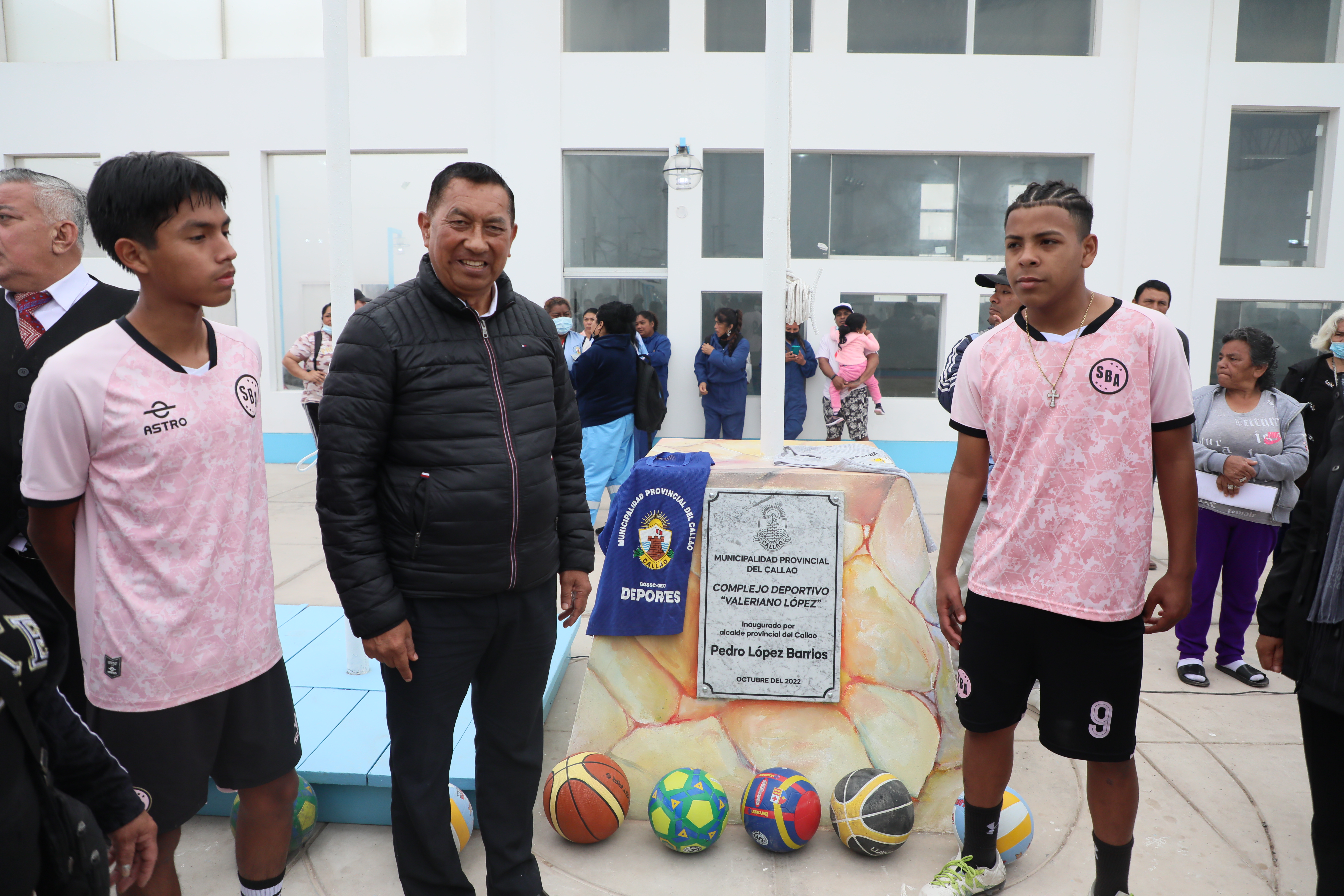 Alcalde del Callao, Pedro López inaugura gran Complejo Deportivo "Valeriano López"