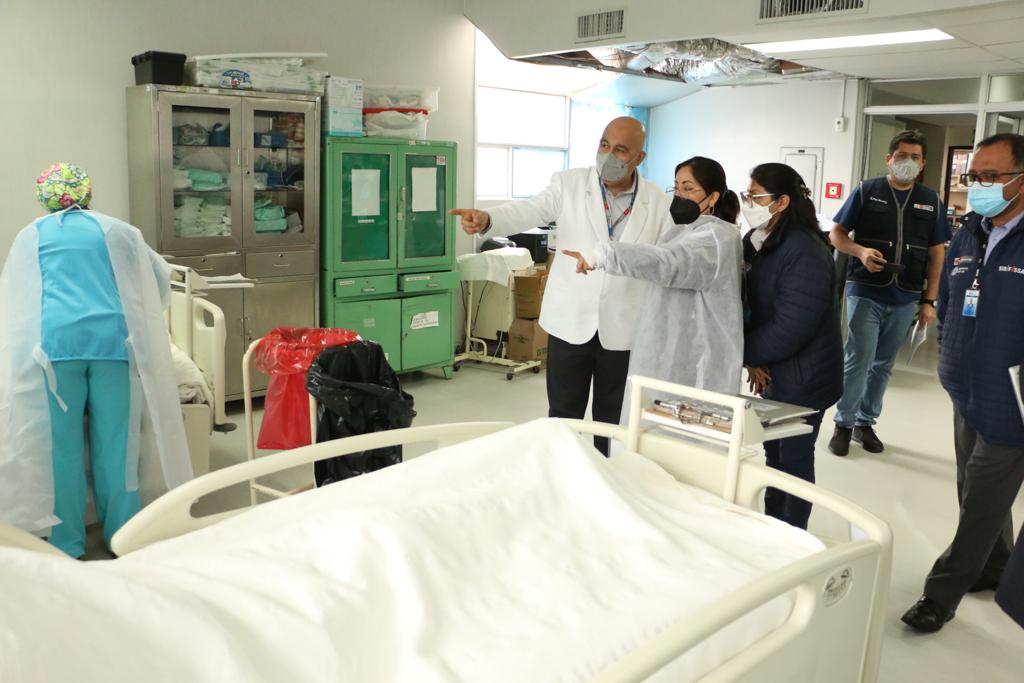 Ministra Portalatino promoverá la compra de un nuevo tomógrafo para mejorar la atención en el Hospital María Auxiliadora