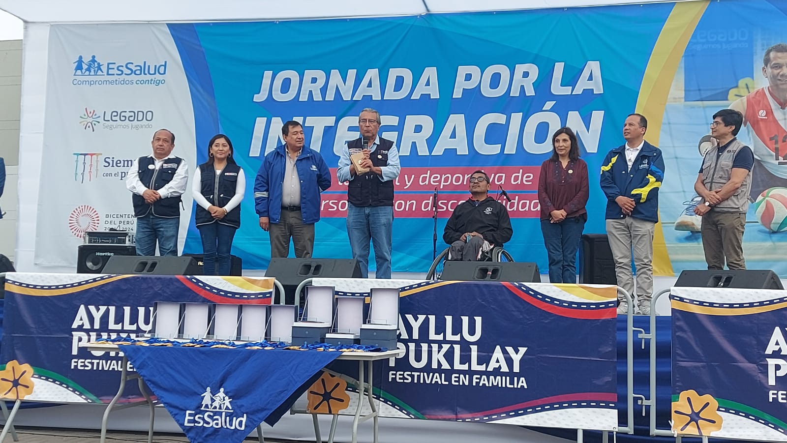 En el acto protocolar estuvieron presentes la ministra de Salud, Kelly Portalatino, acompañado por el viceministro de Poblaciones Vulnerables y presidente (e) del Conadis, Mario Ríos, el gerente general de Essalud, William Rosas; el director de Seguridad Ciudadana de la Policía Nacional del Perú, José Zapata Morante; y representantes del Proyecto Especial Legado entre otras instituciones públicas y privadas.