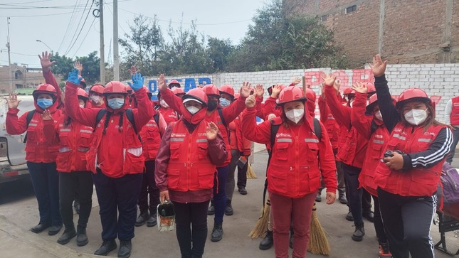 Fotografía de participantes de Lurawi Perú