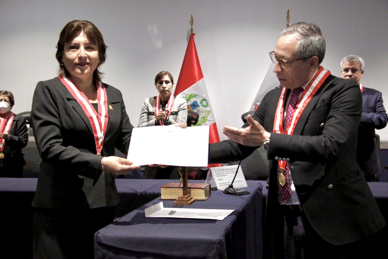 Delia Espinoza juramentación
