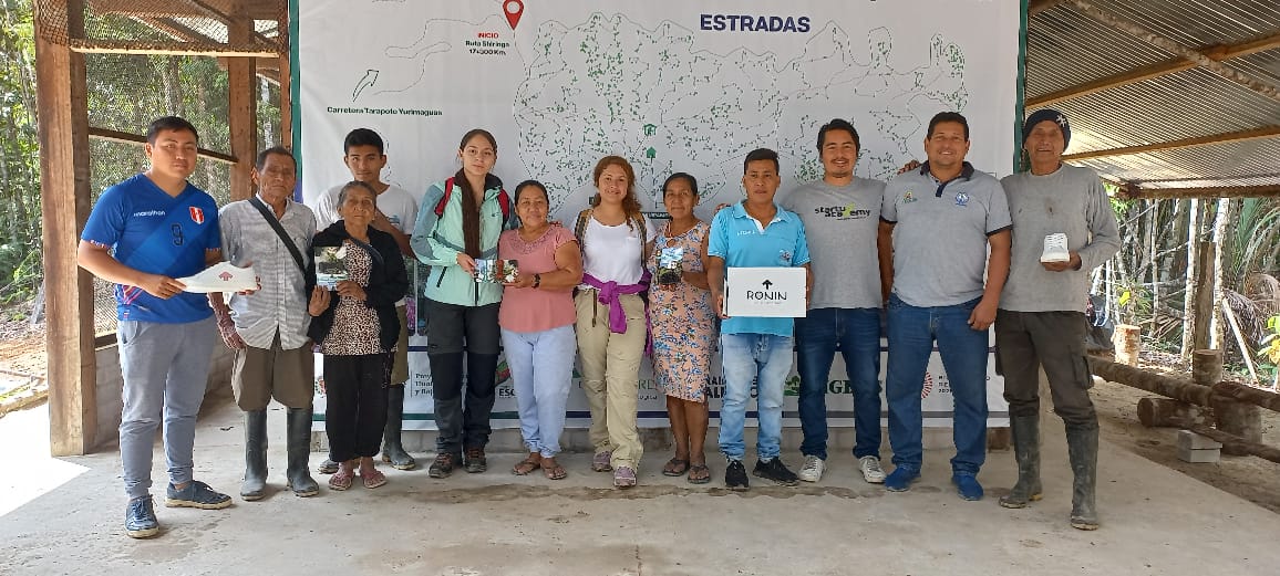 Reunión entre las empresas Ronin y Titi Brandec SAC y asociaciones ecológicas productoras de shiringa.