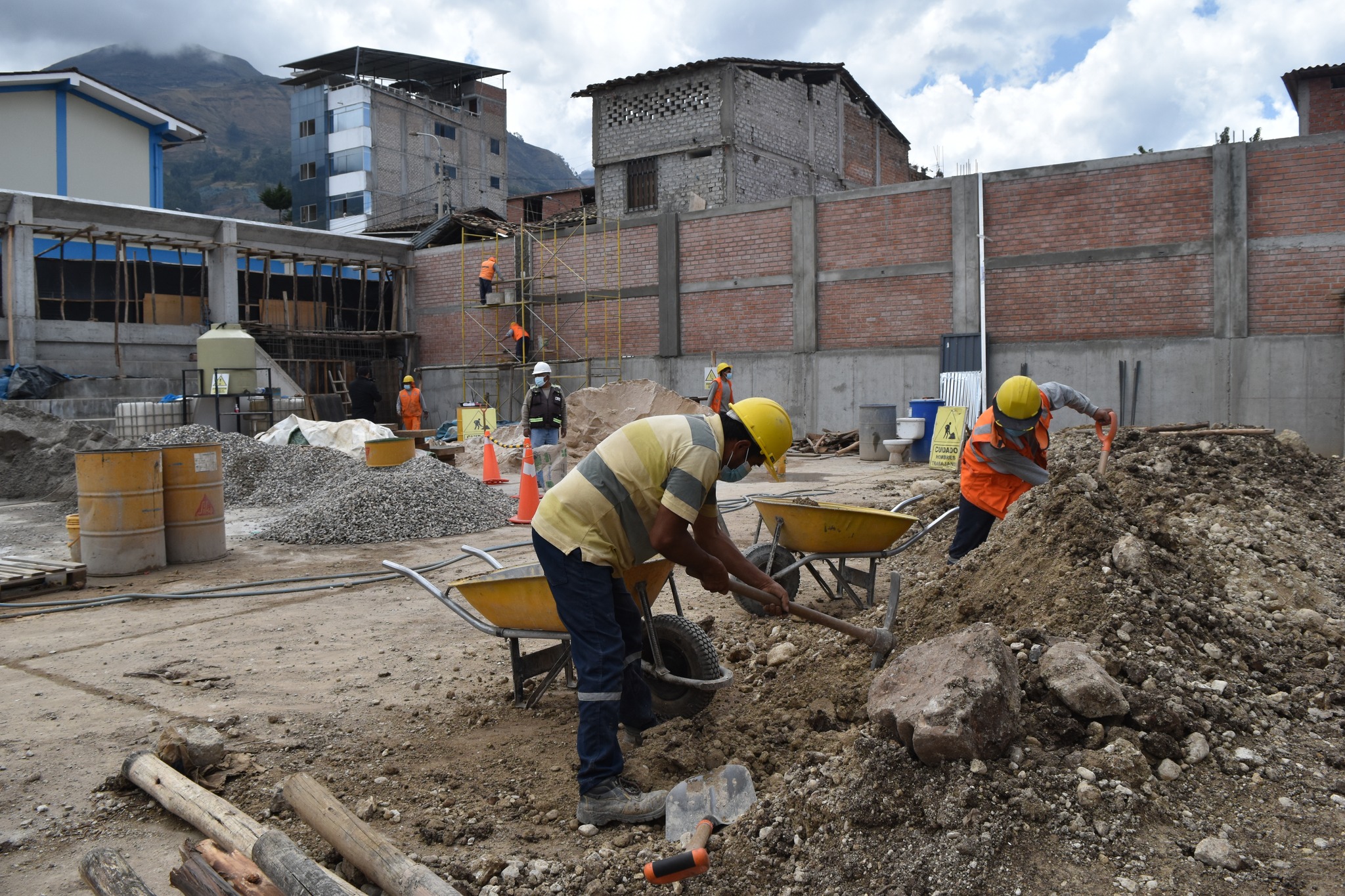 Continúa la ejecución del proyecto Mejoramiento de los Servicios del Complejo Deportivo del Barrio Piura.