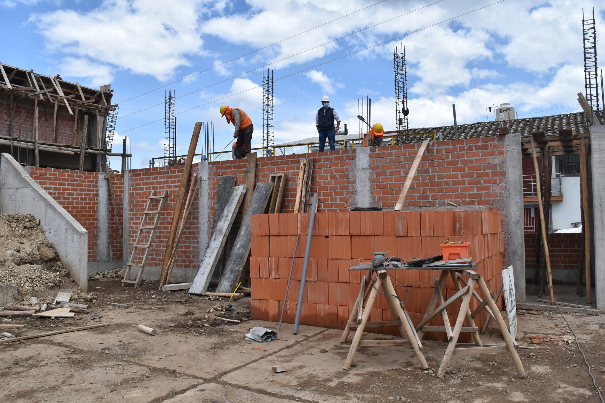 Continúa la ejecución del proyecto Mejoramiento de los Servicios del Complejo Deportivo del Barrio Piura.