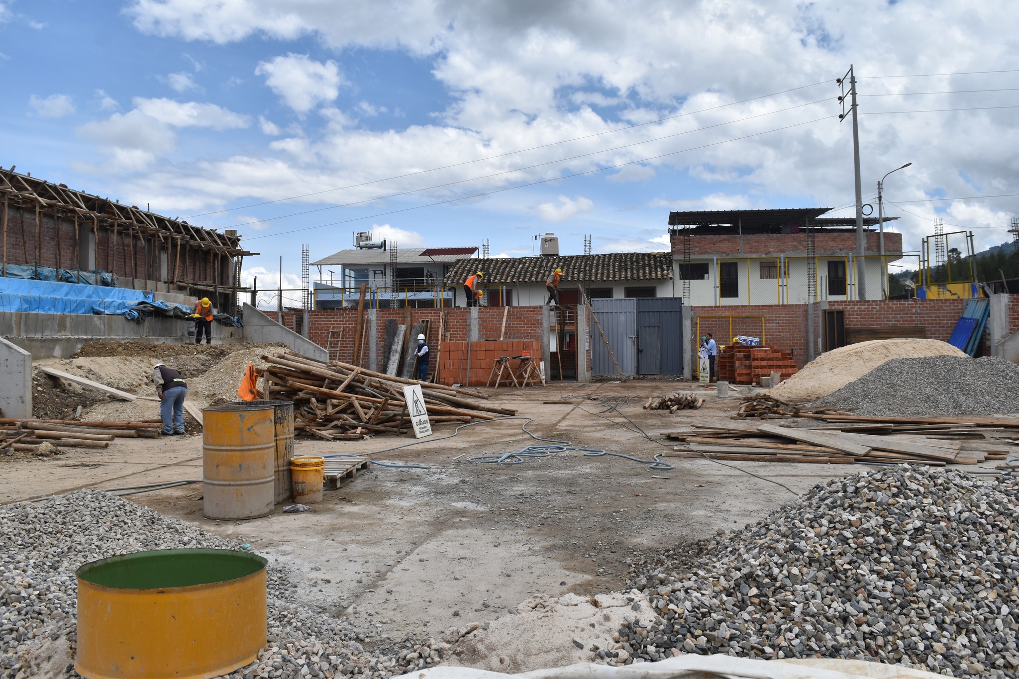 Continúa la ejecución del proyecto Mejoramiento de los Servicios del Complejo Deportivo del Barrio Piura.