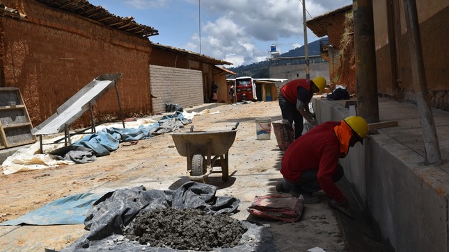 Continúan trabajos de pavimentación en las calles Ricardo Palma y marañón en el barrio Tacshana