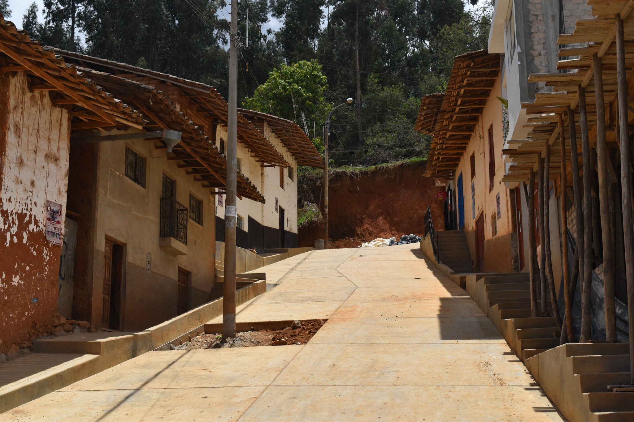 Continúan trabajos de pavimentación en las calles Ricardo Palma y marañón en el barrio Tacshana