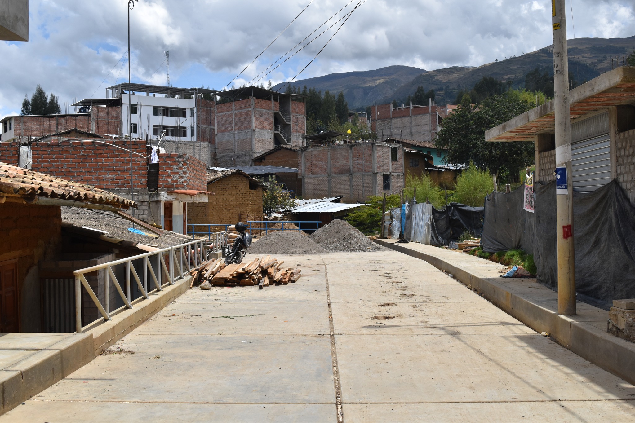 Continúan trabajos de pavimentación en las calles Ricardo Palma y marañón en el barrio Tacshana
