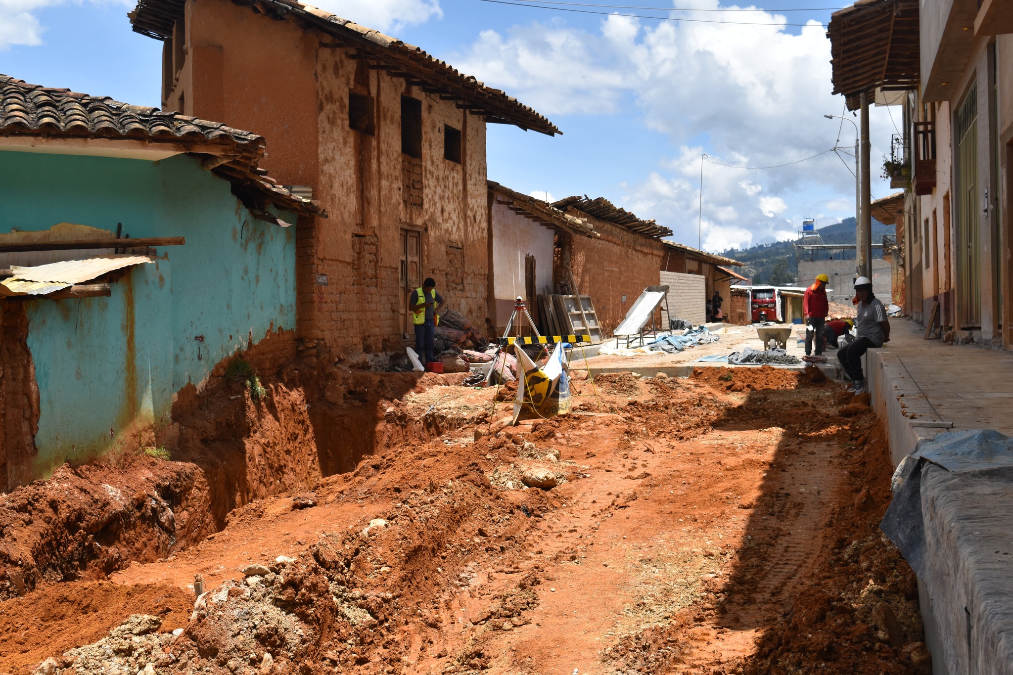 Continúan trabajos de pavimentación en las calles Ricardo Palma y marañón en el barrio Tacshana