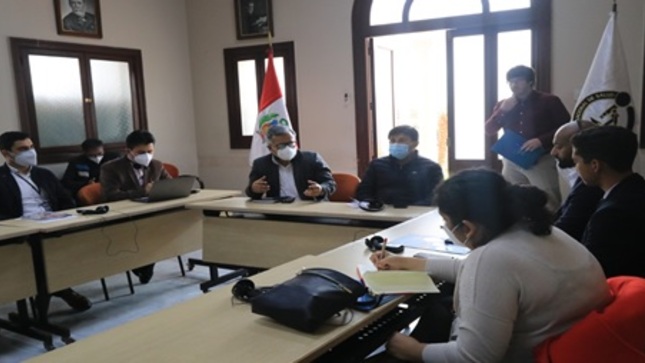 VISITA DE LA DELEGACIÓN DE REINO UNIDO AL INS