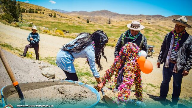 INICIAN EJECUCION DE LA OBRA  “CREACIÓN DEL SISTEMA DE RIEGO POR ASPERSIÓN EN EL SECTOR UNOTOJA DE LA COMUNIDAD CAMPESINA DE UCHUCCARCCO DEL DISTRITO DE CHAMACA- CHUMBIVILCAS-CUSCO”.