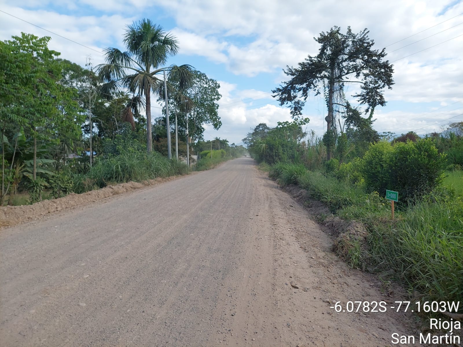 Trabajos preliminares en las obras de asfaltado de la carretera Rioja – Yorongos