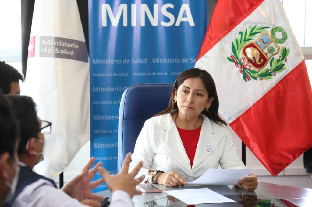 Ministra Kelly Portalatino: “No me temblará la mano para denunciar a los que atenten contra la salud pública”