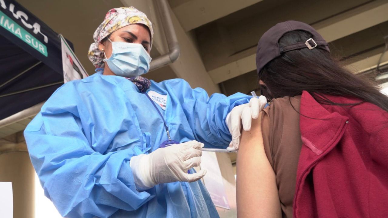 Lima sur Brigadas de salud vacunan en estaciones de la Línea 1 del Metro de Lima