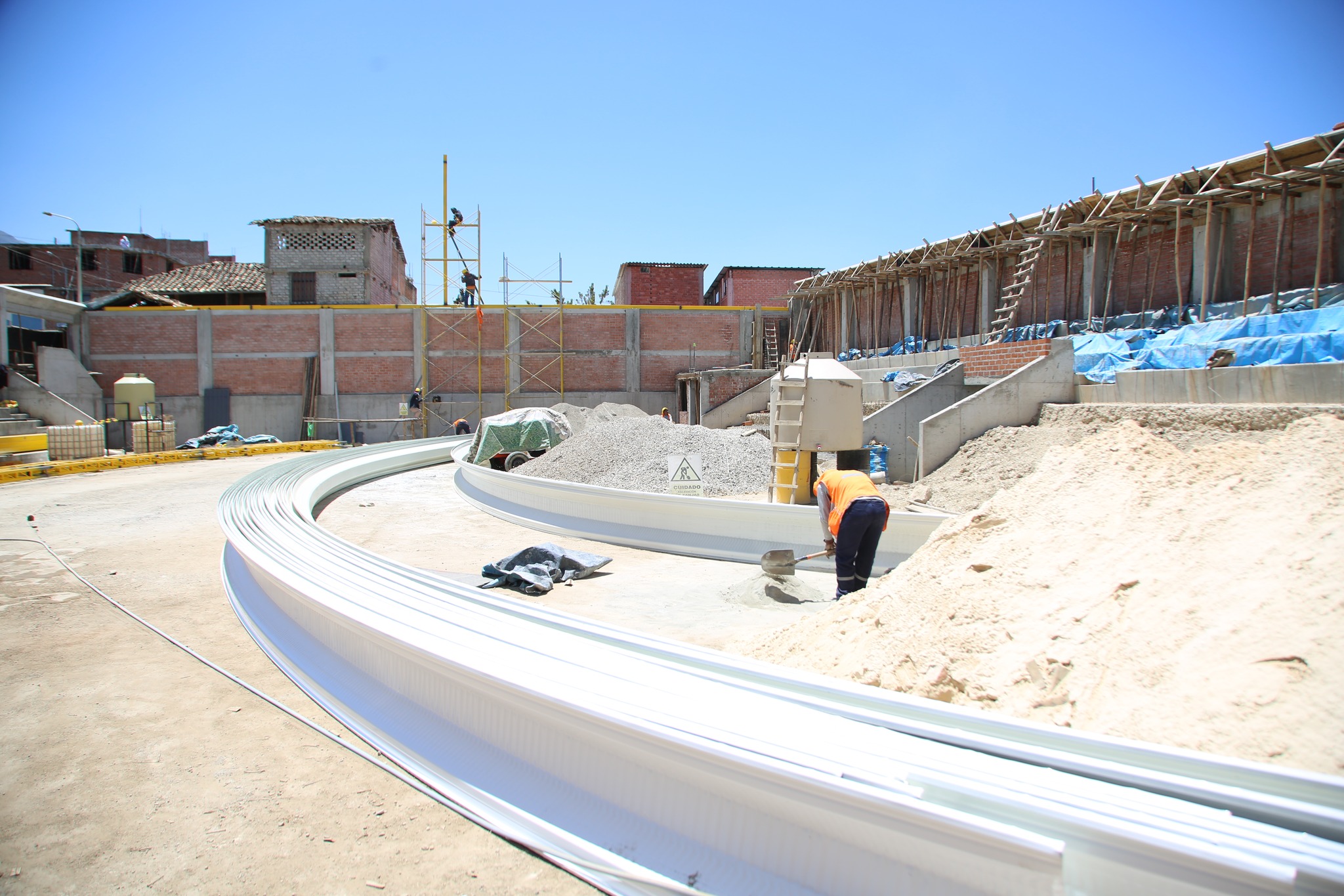 Tecnología arco techo, la cobertura del complejo Deportivo del Barrio Piura