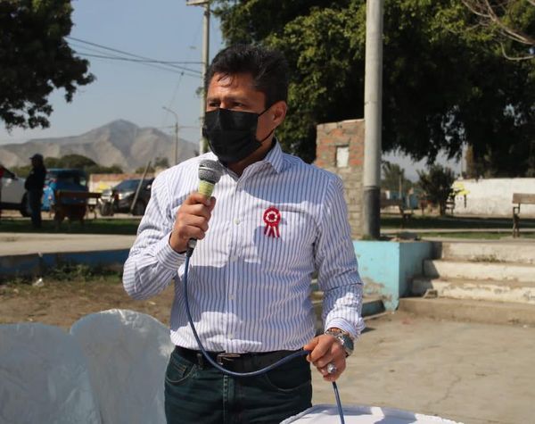 Alcalde Entrega títulos de propiedad en Centro Poblado Pampa San José Caraqueño