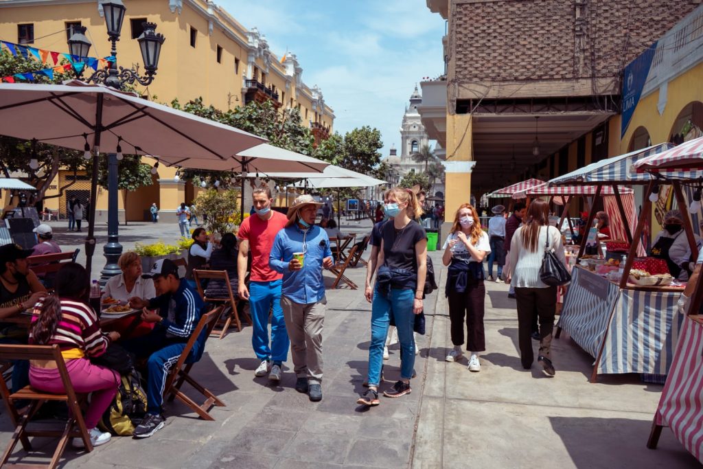 Puestos de diversos productos en el pasaje Santa Rosa.