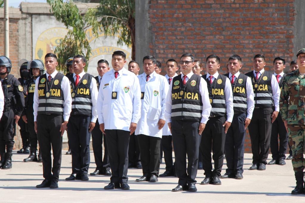 El ministro del Interior, Willy Huerta Olivas, presidió hoy la ceremonia de inauguración de los nuevos ambientes del complejo policial Santa Rosa de Lima en la región Ayacucho.