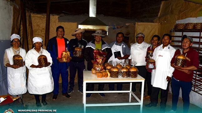 ASOCIACIONES DE PANADERÍAS, FUERON CAPACITADOS EN LA ELABORACIÓN DE PANETONES Y BIZCOCHOS