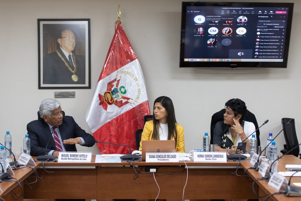 Alcalde Romero Sotelo en comisión del Congreso de la República.