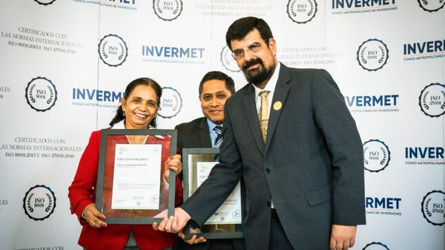 Representantes de Invermet en presentación de certificaciones.