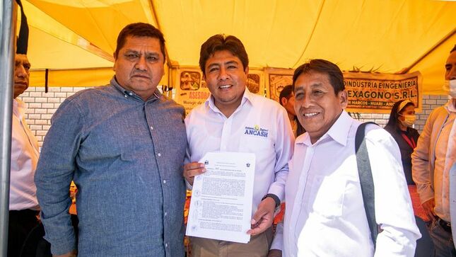 GOBIERNO REGIONAL FIRMA CONVENIO CON LA MUNICIPALIDAD DISTRITAL DE COMANDANTE NOEL PARA MEJORAR PISTAS Y VEREDAS