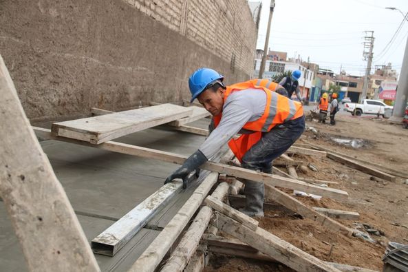 Alcalde Zender supervisa los avances de la obra Jr. Lima (Cuadra 12 y 13) y el Jr. Lino