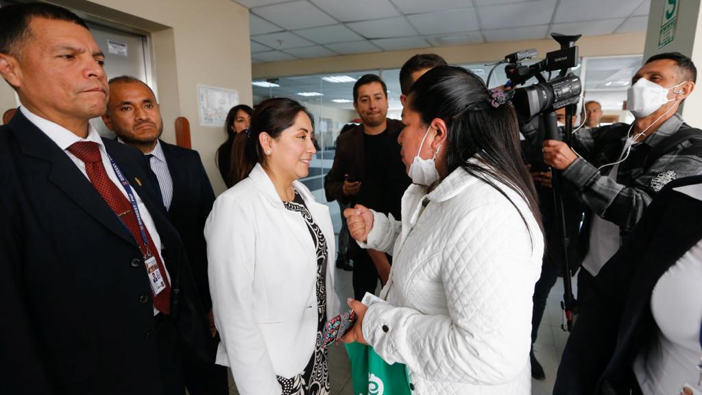 Ministra Kelly Portalatino sustenta nombramiento del personal asistencial y administrativo ante el Congreso