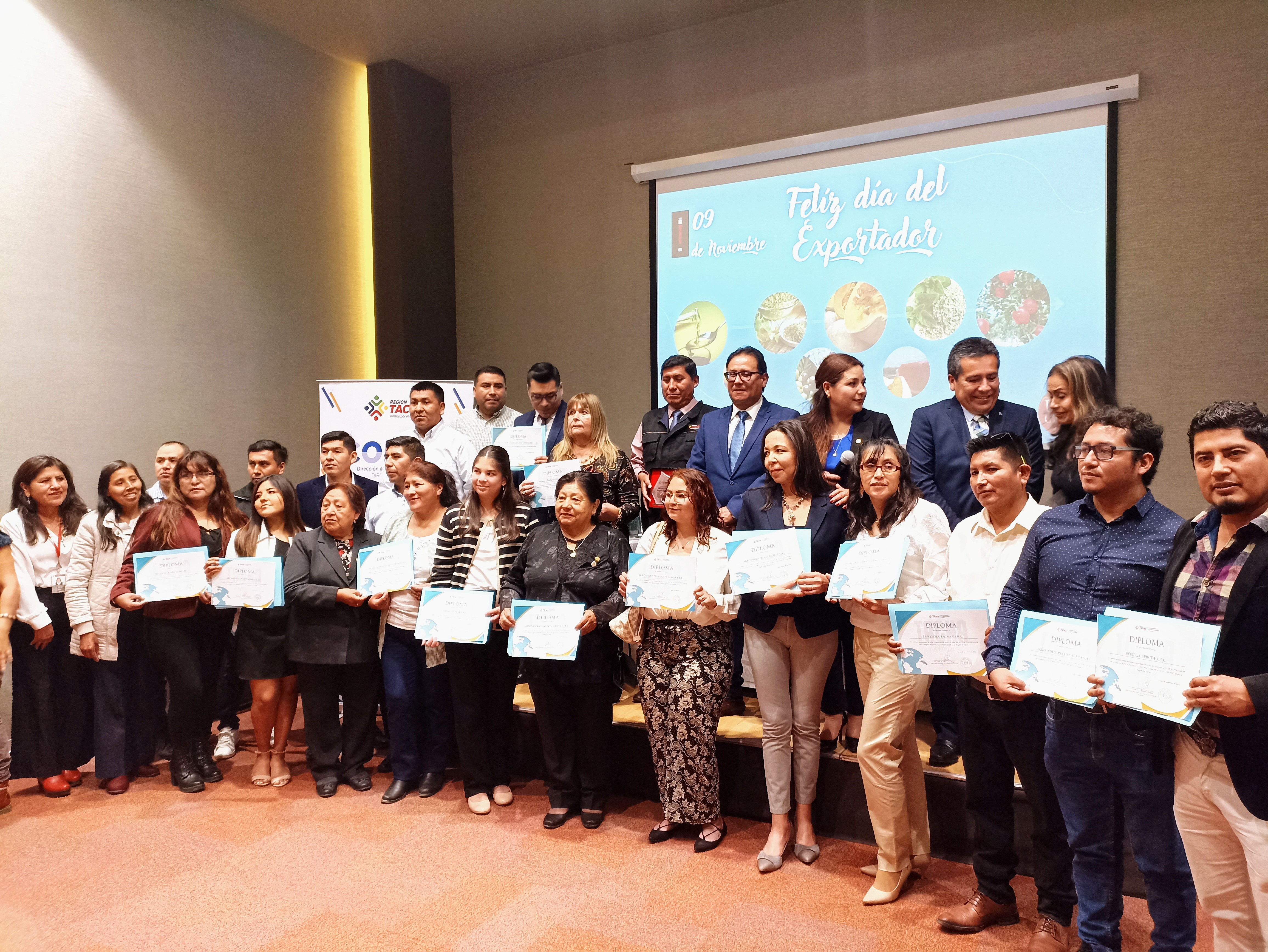Funcionarios y autoridades acudieron al evento 