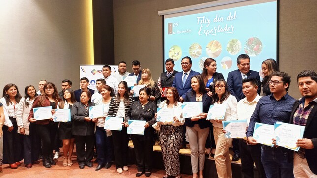Funcionarios y autoridades acudieron al evento 